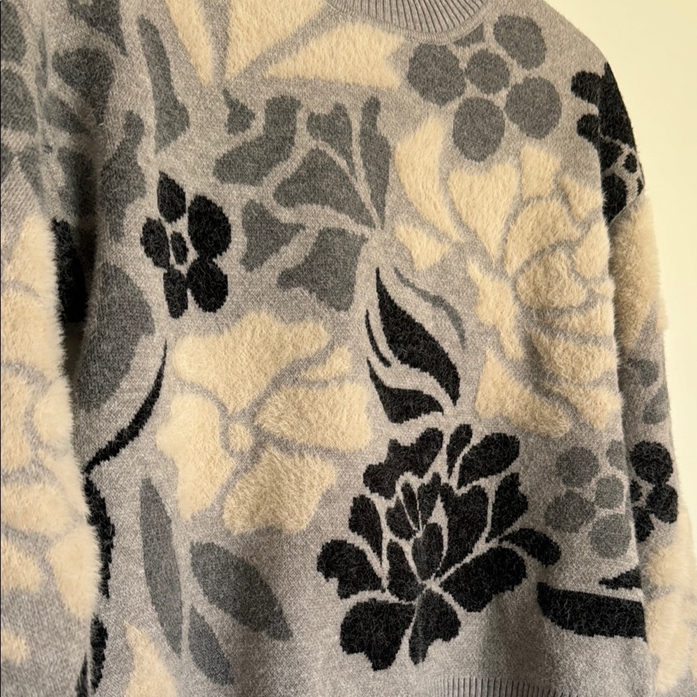Truth Gray and Black Crew Neck Sweater with Artistic Floral Design XS - Picture 2 of 6